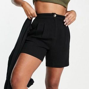 NWOT - ASOS Hourglass mom shorts in black